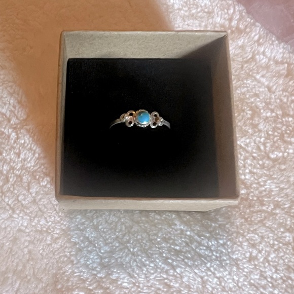 Genuine Turquoise Vintage Sterling Silver Ring - Picture 2 of 5